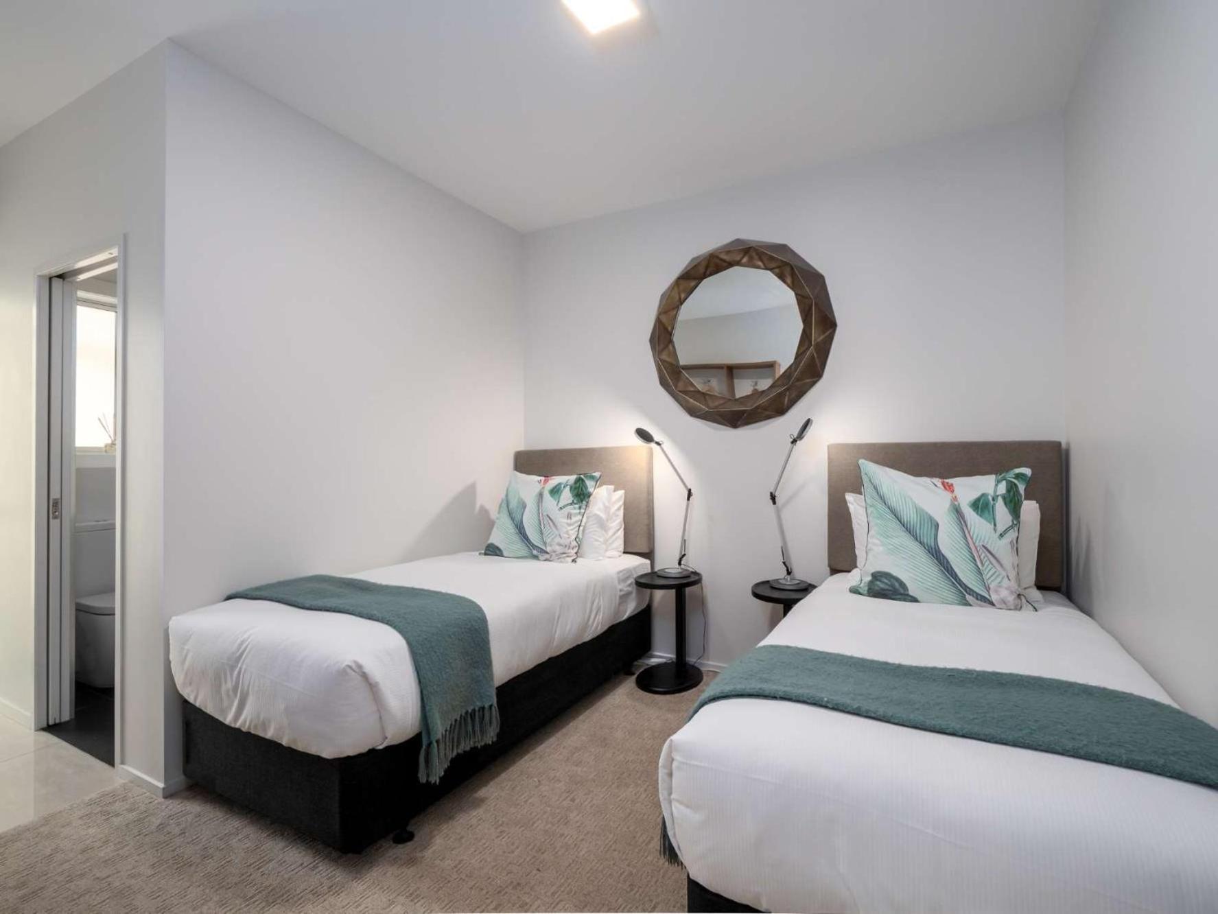 Papillon, A Relax It'S Done Luxury Holiday Home Queenstown Bagian luar foto