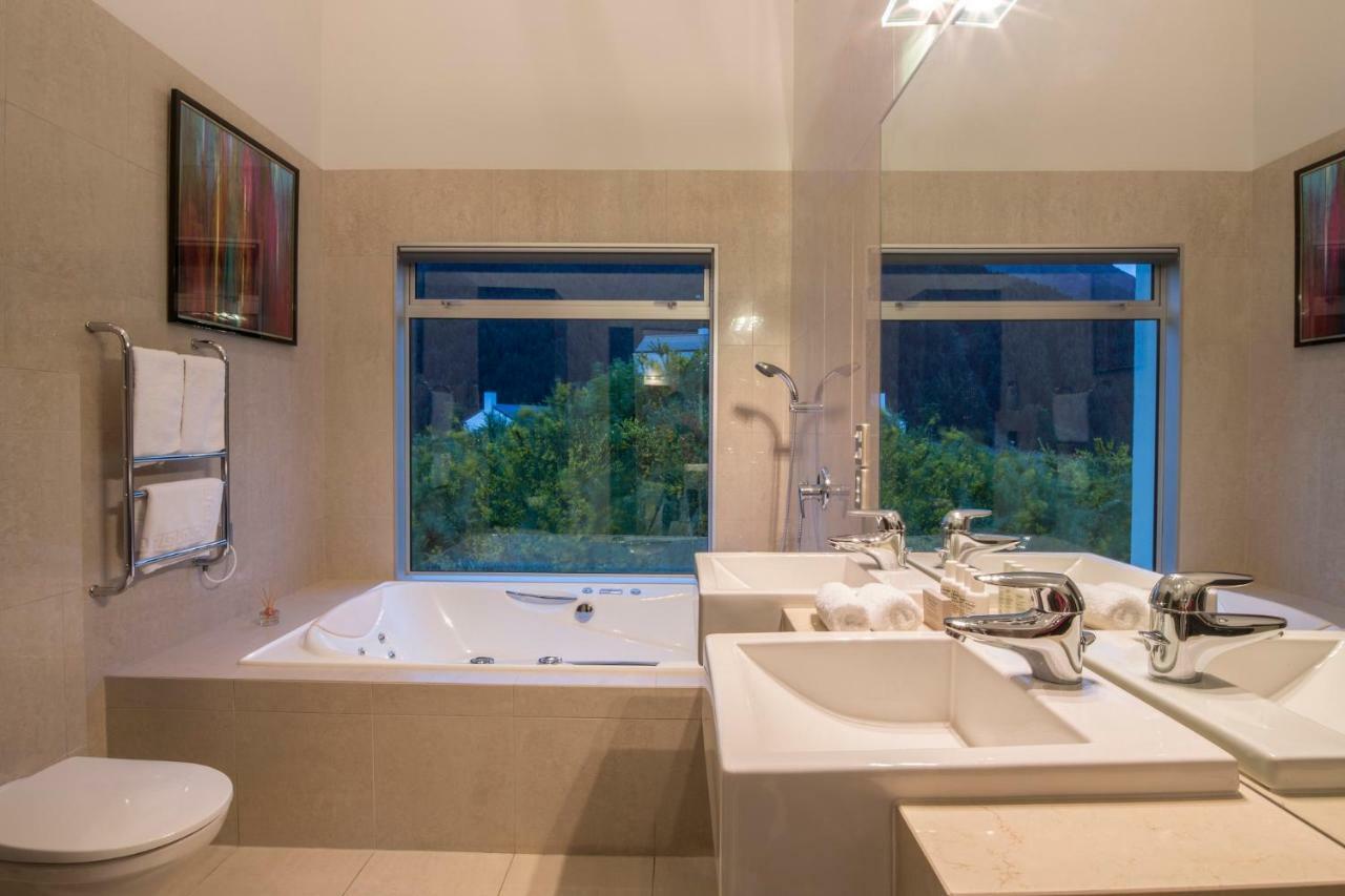 Papillon, A Relax It'S Done Luxury Holiday Home Queenstown Bagian luar foto